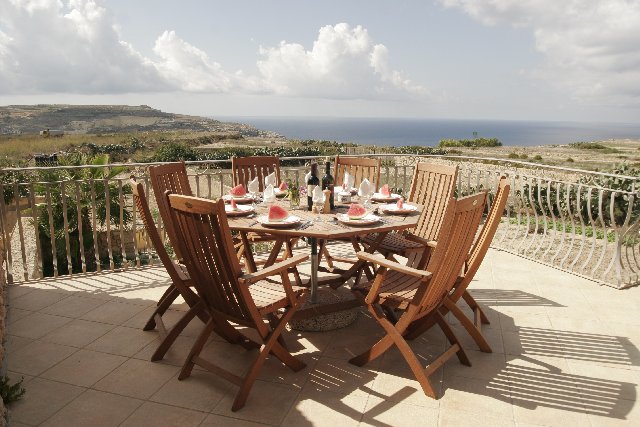 Winter picnic on the terrace, .. oh no .. a cloud!